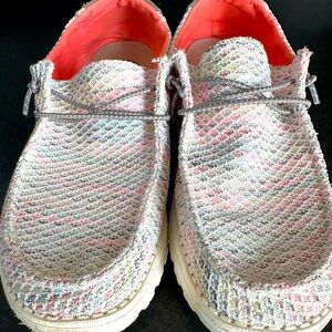Womens Hey Dudes size 8